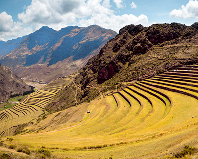 Vista de las Plataformas para la agricultura en el Sitio Inca de Pisac y el Valle Sagrado
