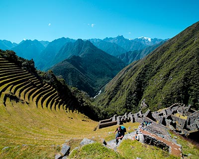 Terrazas y andenes en las ruinas incas de Wiñay Wayna