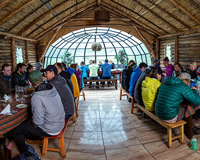 Soraypampa, Lugar donde se encuentra nuestro campamento Sky Camp. Disfrutando de un espectacular almuerzo preparado por nuestro chef.
