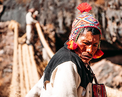 Viaja en el tiempo y cruza el último Puente Inca