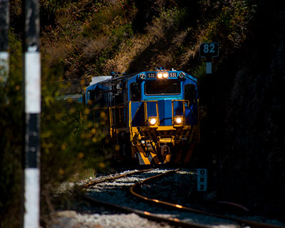 Viaje hermoso ferrocarril a Aguas Calientes.