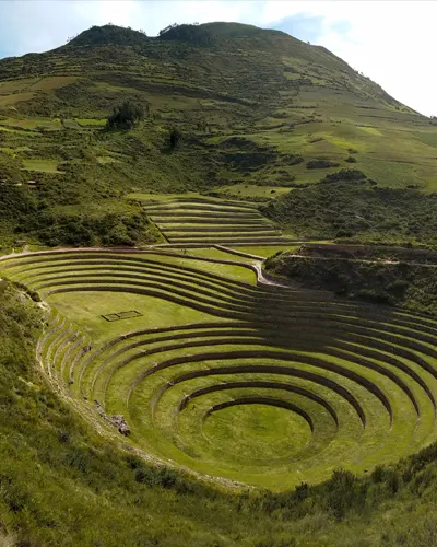 Imagen panorámica del centro arqueológico de Moray