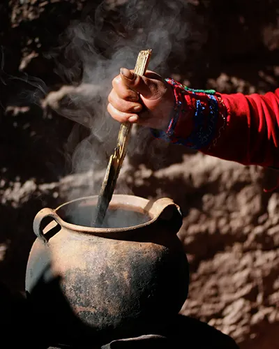 Proceso de teñido de lana en el valle sagrado de los incas